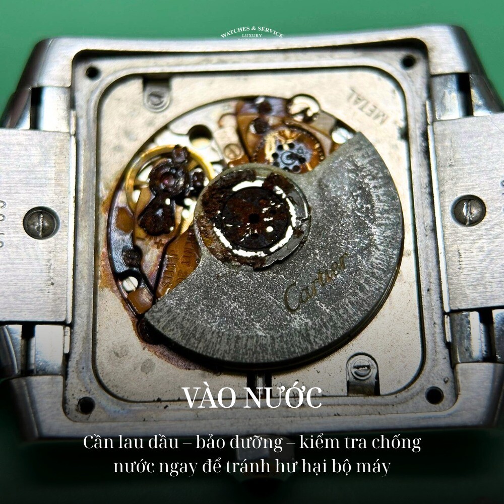 Đồng hồ Cartier bị vào nước – bộ máy gỉ sét, oxy hóa nặng
